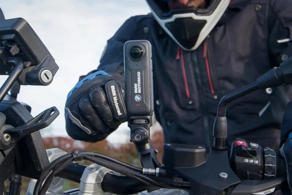 Insta360 X4 BMW limitovaná edice akční kamera, 8K / 30 fps, 4K/ až 100 fps, 6osý gyroskop, 360° záběr, Active HDR