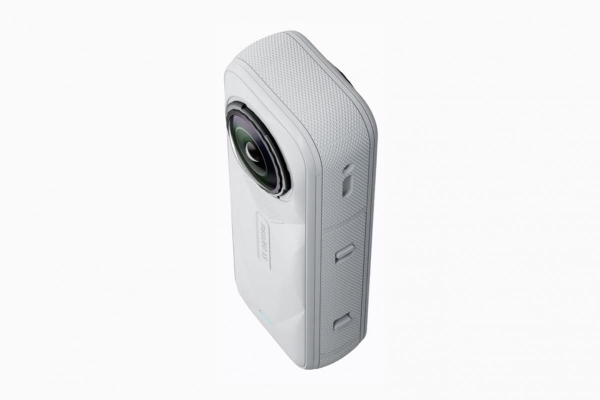 Insta360 X5 akční kamera, bílá, 8K 360° video, triple AI čip, vodotěsnost do 15 m, 6osá stabilizace, 2400 mAh baterie