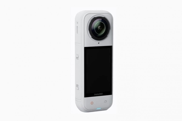 Insta360 X5 akční kamera, bílá, 8K 360° video, triple AI čip, vodotěsnost do 15 m, 6osá stabilizace, 2400 mAh baterie