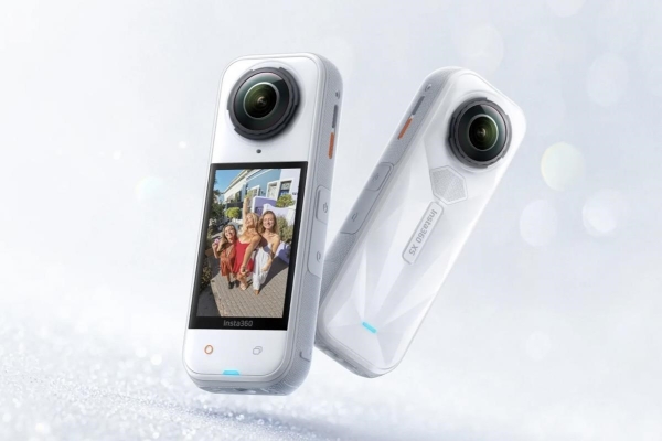 Insta360 X5 akční kamera, bílá, 8K 360° video, triple AI čip, vodotěsnost do 15 m, 6osá stabilizace, 2400 mAh baterie