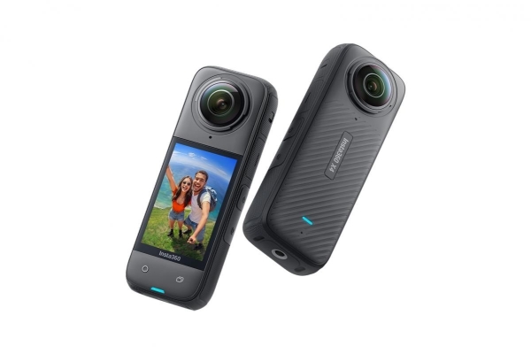 Insta360 X4 akční kamera, 8K / 30 fps, 4K/ až 100 fps, 6osý gyroskop, 360° záběr, Active HDR, vodotěsná