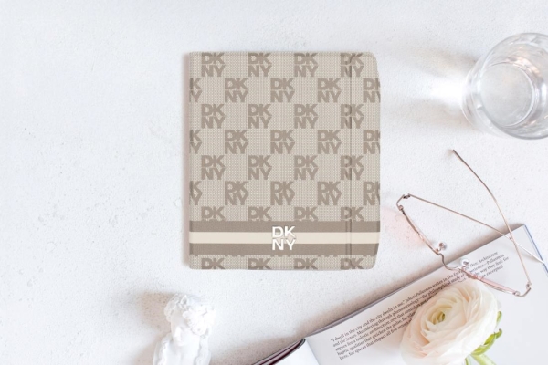 POCKETBOOK 700K3 ERA Color DKNY InkPad Smoky Beige 32GB, dotykový displej s integrovaným SMARTlight