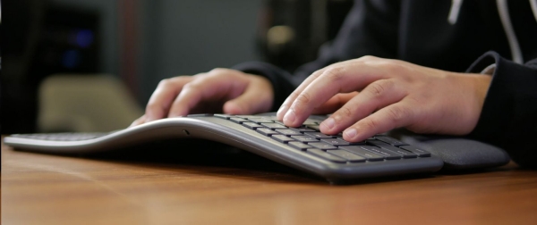 Logitech K860/Bezdrátová Bluetooth/US-Layout/Černá