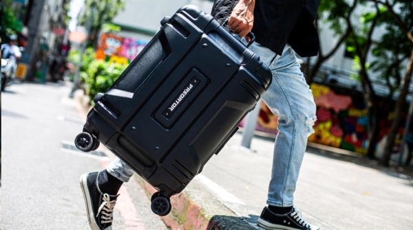 ACER Predator Robust Luggage 22" - černý, zesílený cestovní kufr, materiál: 100% polykarbonát, TSA kombinační zámek, 2 h