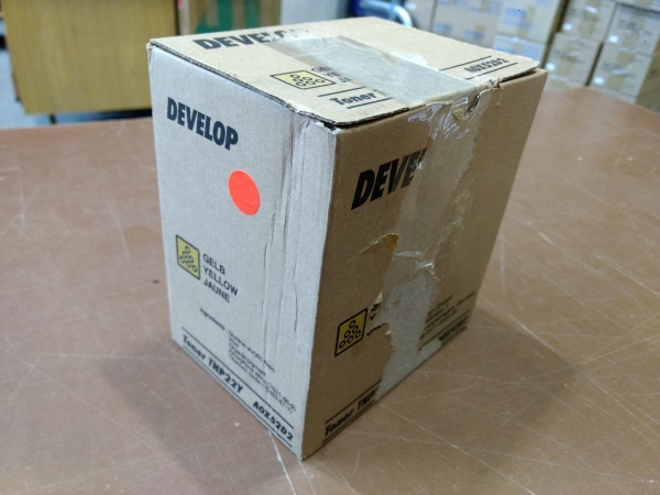 Develop Toner TNP-22Y yellow (A0X52D2) pošklozený obal