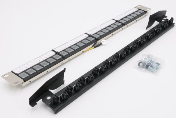 19" modulární stíněný patch panel XtendLan 24port, 4x demontovatelný modul, černý