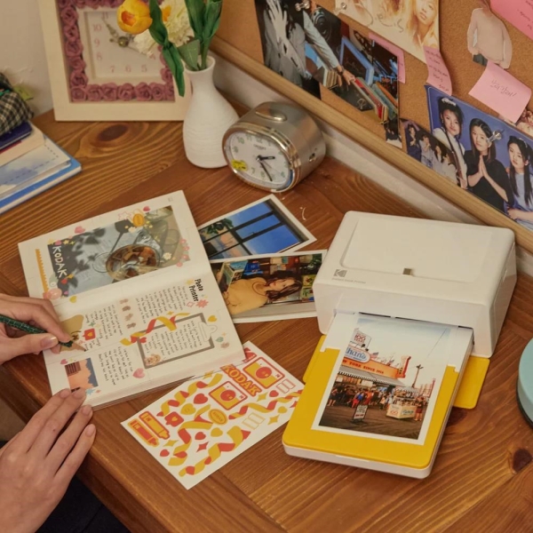 KODAK stolní fototiskárna Dock Plus Retro PD460 žlutá